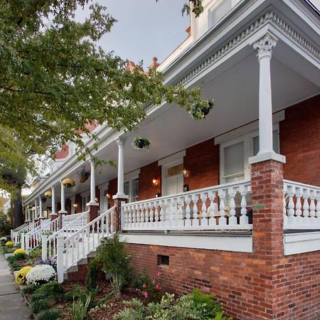 414 Waldburg A - Newly Renovated Apt With Outdoor Space! Apartment Savannah Bagian luar foto