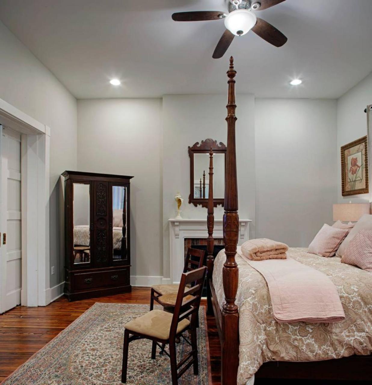 414 Waldburg A - Newly Renovated Apt With Outdoor Space! Apartment Savannah Bagian luar foto